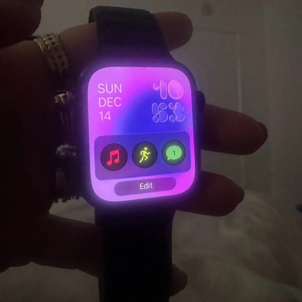 APPLE WATCH Series 8 GPS 32GB with Apple Leather Link Magnetic Sports Band 45mm